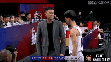 CBA的教练都这么抓狂的吗？没见过NBA教练会这样的