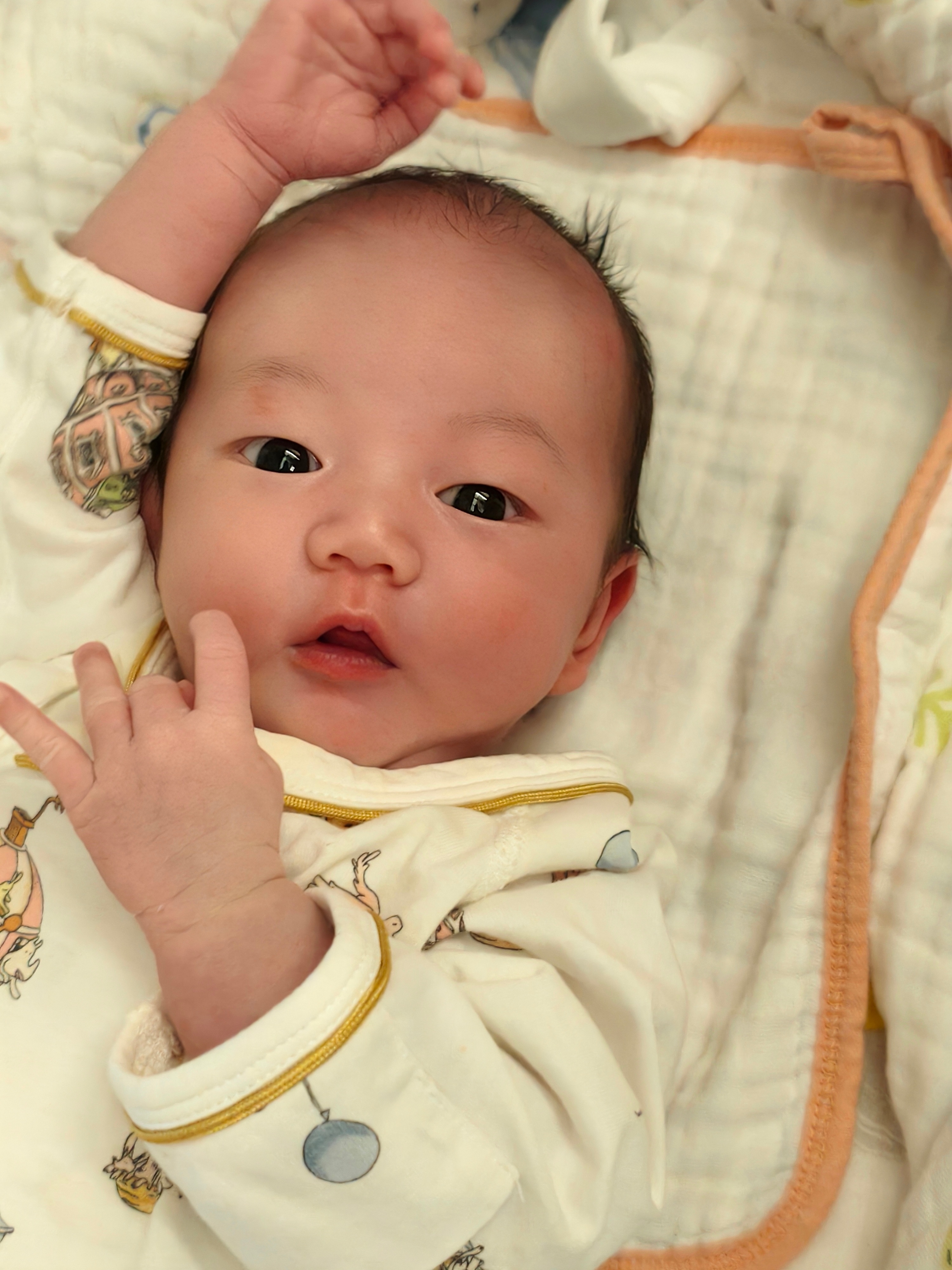 我家宝子一到晚上就闹个不停...一会要喂奶，一会要换尿布，一会又......我的