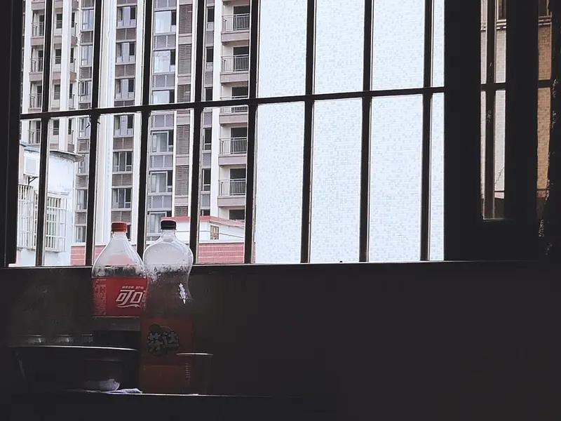 幸福
是平凡岁月里
与心爱之人相伴
做钟情之事
每日下班后
和爱人窝在沙发追剧