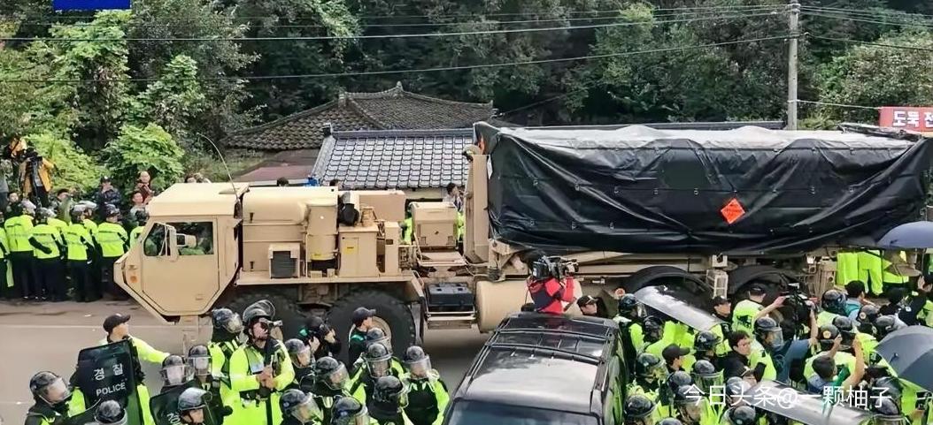 朝鲜向东部海域发射了10余枚弹道导弹。日本方面也同步进行了监测，表示导弹均落在日