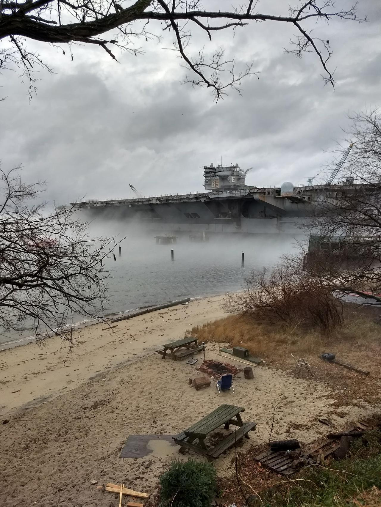 美国海事工程公司的造船厂工程师分享了他在纽波特纽斯附近居住的廉价生活，以便从水边