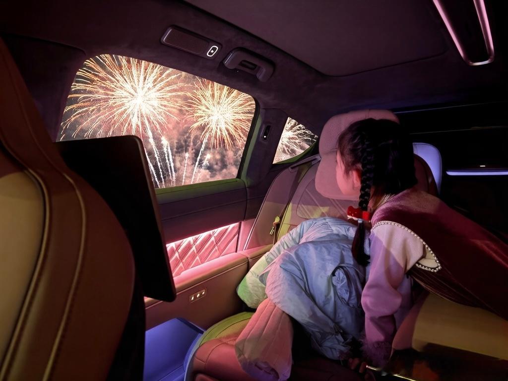 马年第一条微博，祝大家新年快乐，马到成功马年大吉