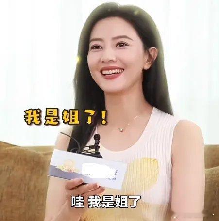 记者问44岁的高圆圆：你可以接受被人叫阿姨吗？高圆圆反问：“这有什么不能接受的？