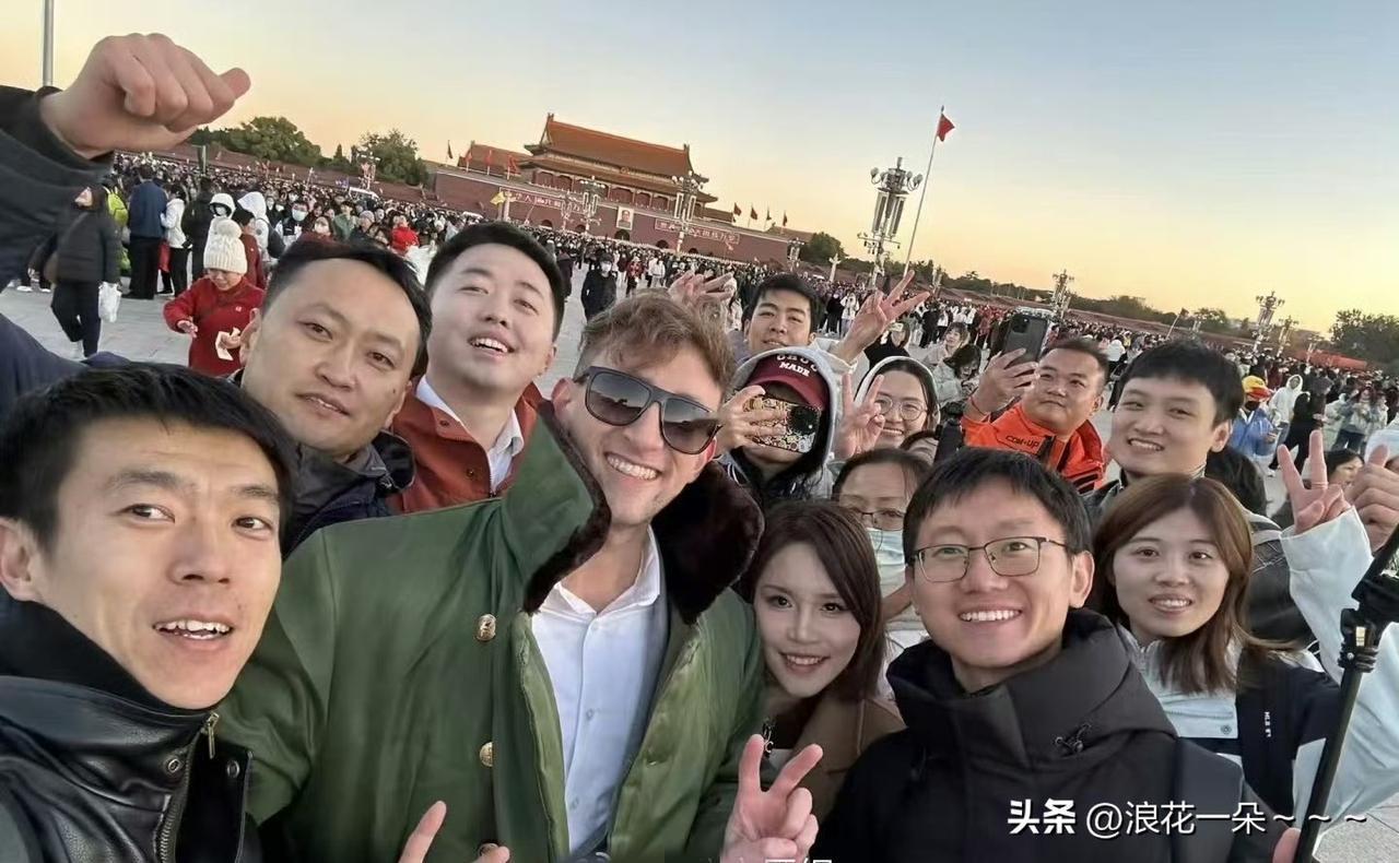 官宣了！刚刚看到，
埃文·凯尔今天通过社交媒体发布视频宣布定居天津，其账号IP地