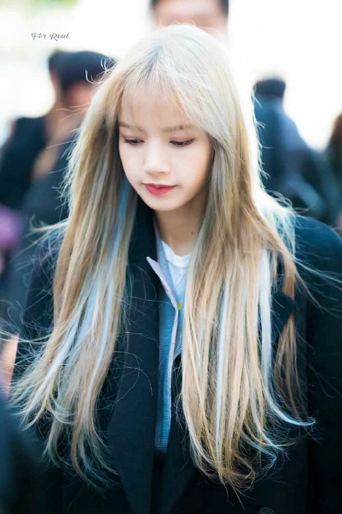 Lisa称即使50岁也想继续做BLACKPINK Lisa谈及BLACKPINK