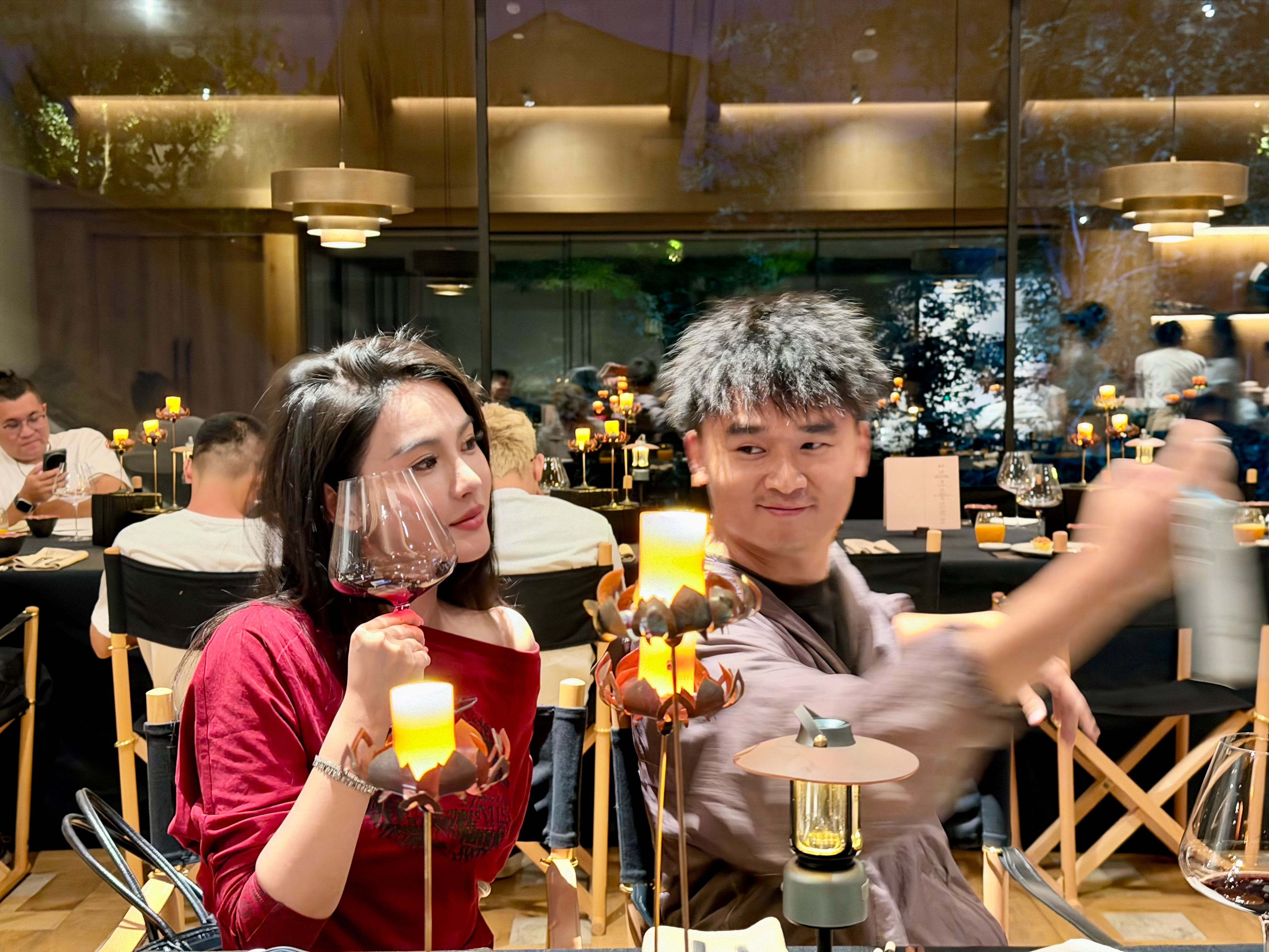 能看出杰灵笑的是真开心，不像是演的