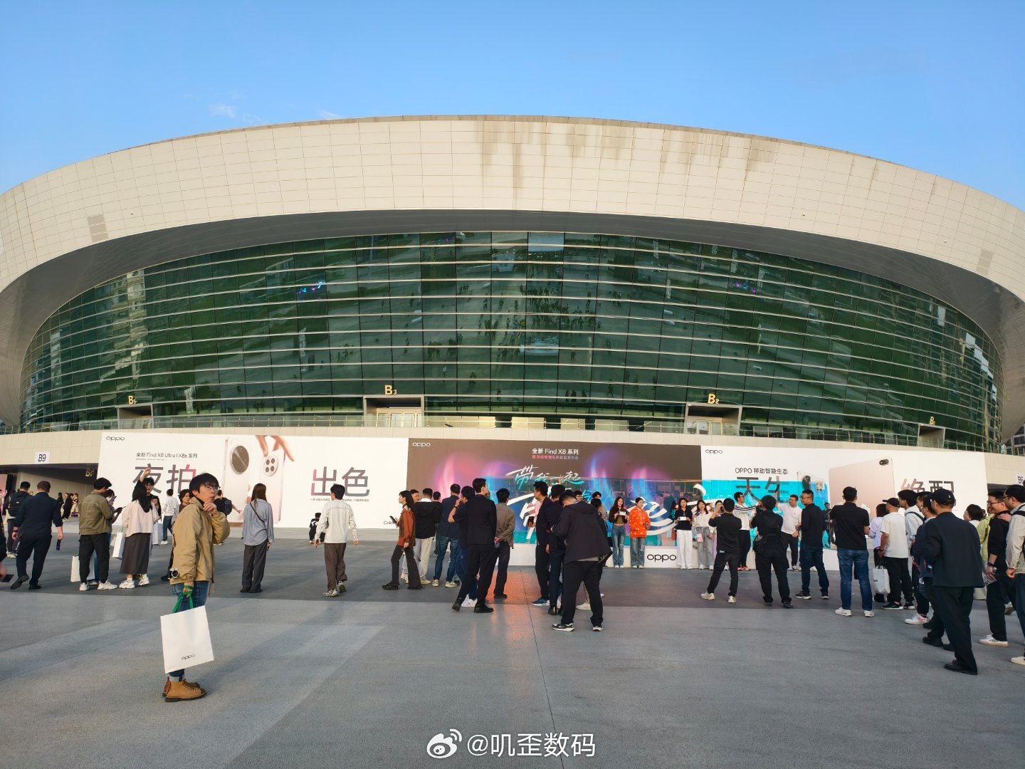OPPO FindX8系列，​“带我一起夜出发”，蹲一个价格？ ​​​