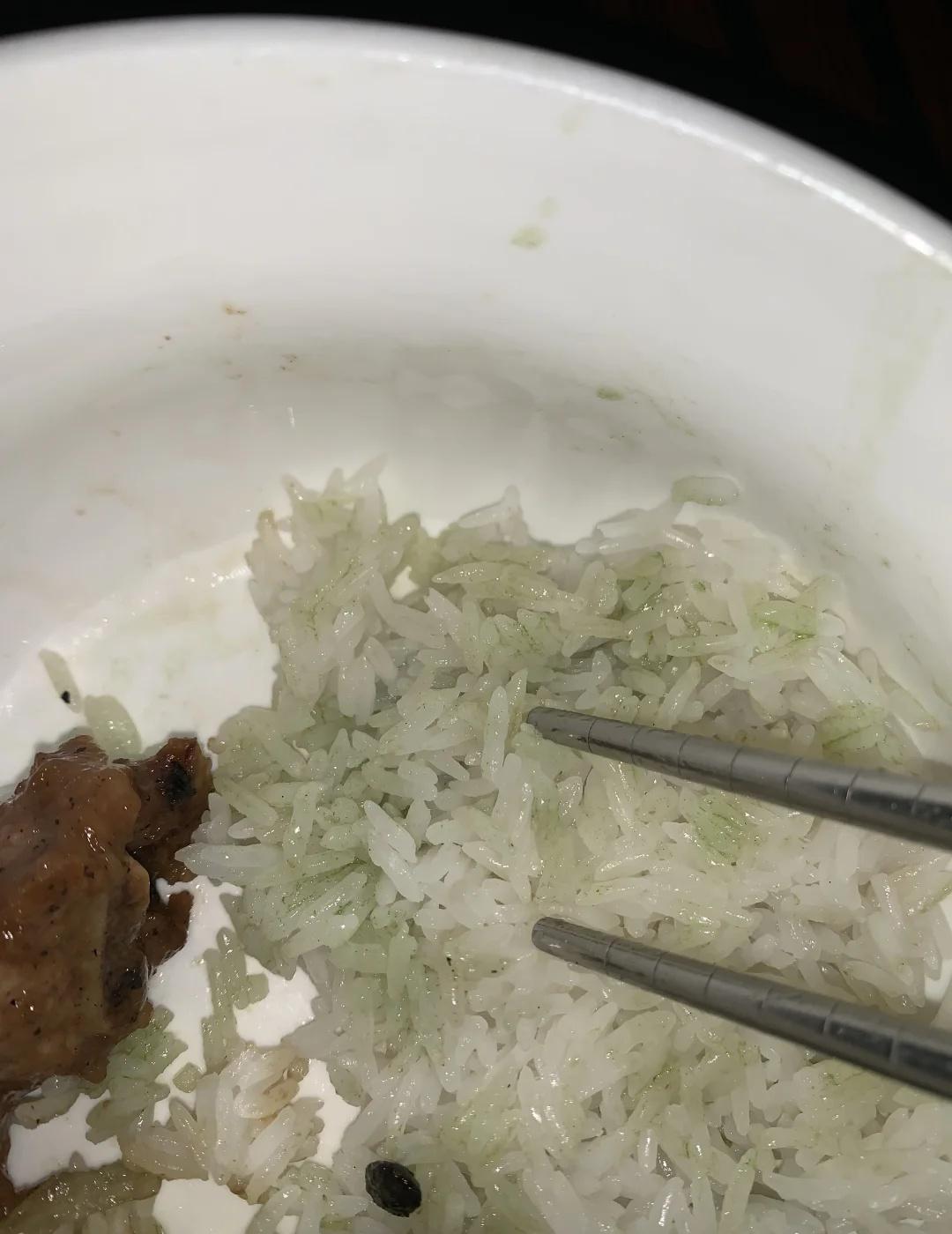 白米饭放了一会怎么氧化成绿色了
