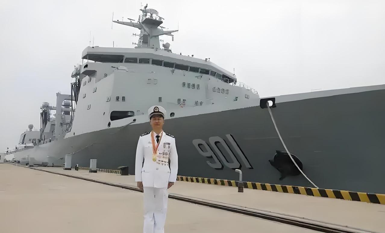 三十年守护舰艇“心脏”的海军兵王
 
他是海军一级军士长，在舰艇机电岗位干了30