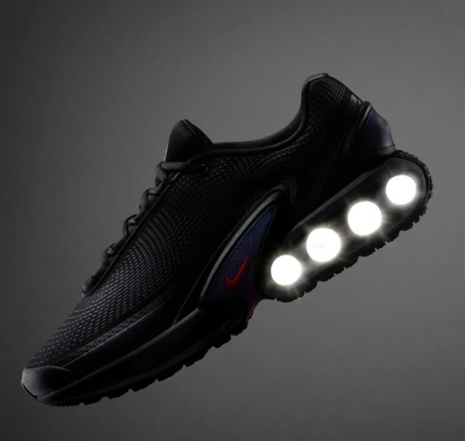 #NikeAirMax# 一款大胆而创新的Air Max鞋款，科学且蕴含科技的构