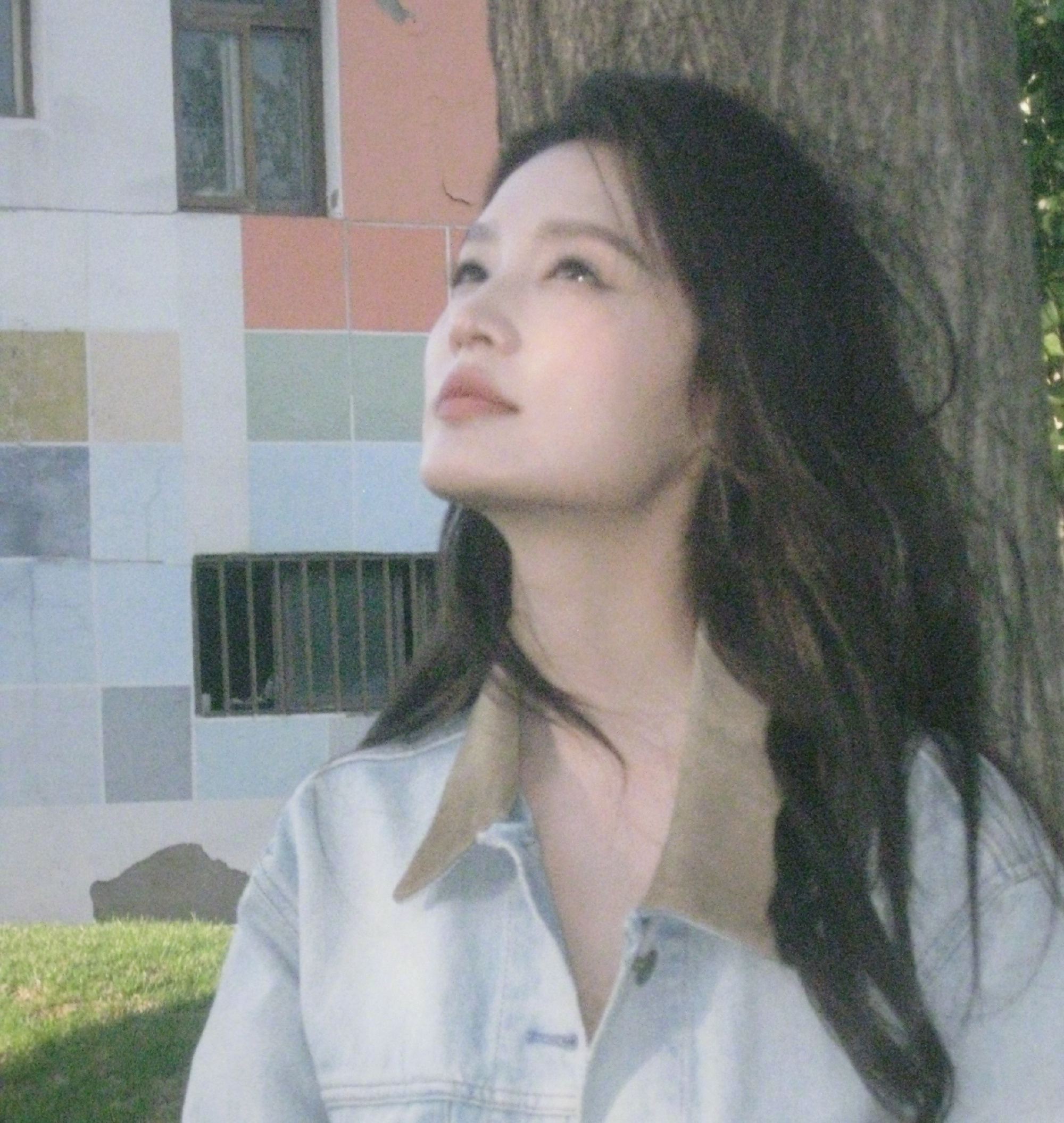李沁杨雨竹李沁入夏照 掉落入夏照完全自带初夏温柔氛围感，气质干净又灵动一颦一笑都