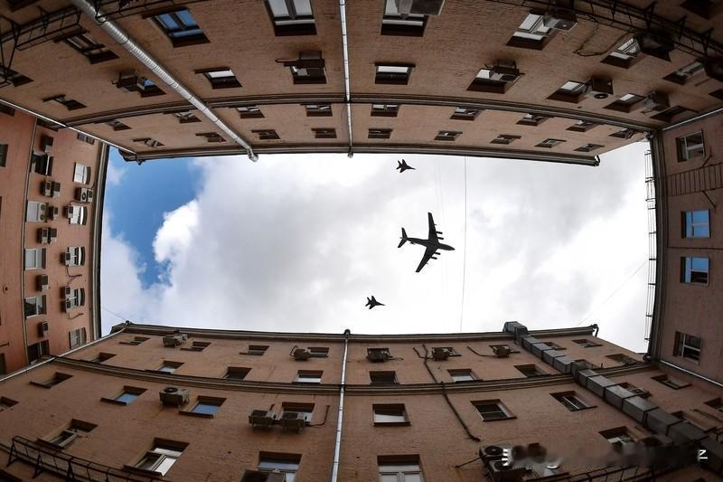 俄“末日飞机”降落德黑兰说明什么 2026年2月16日，编号RSD420的俄罗斯