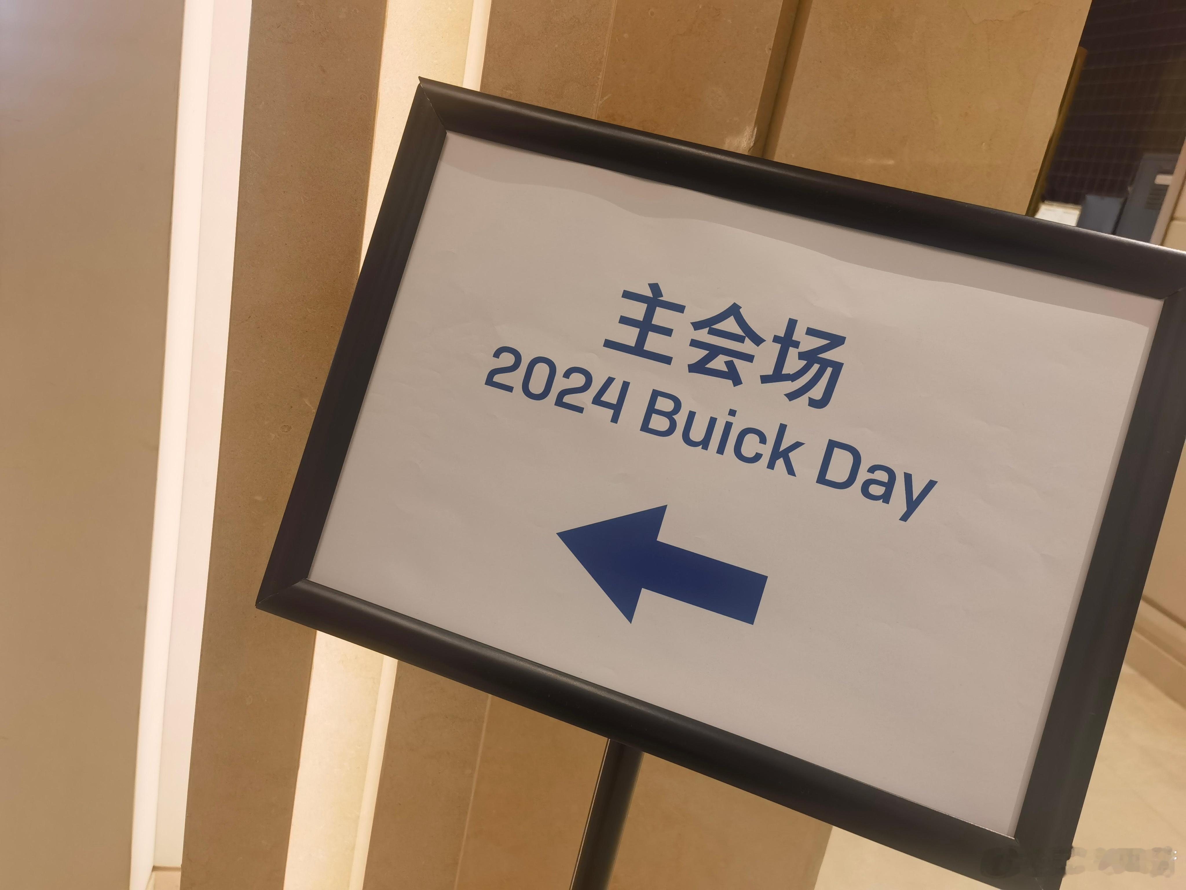 今天的重磅车型是#别克GL8# 插混版，在mpv这个市场里，算是万众瞩目的了。它