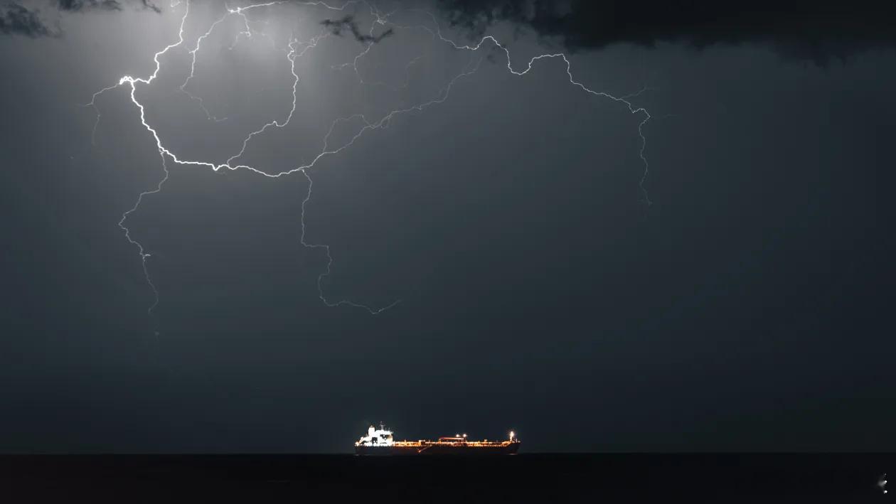 【霍尔木兹海峡封锁可能加剧全球最严重的能源危机，是可能导致危险的错误举措】（CN