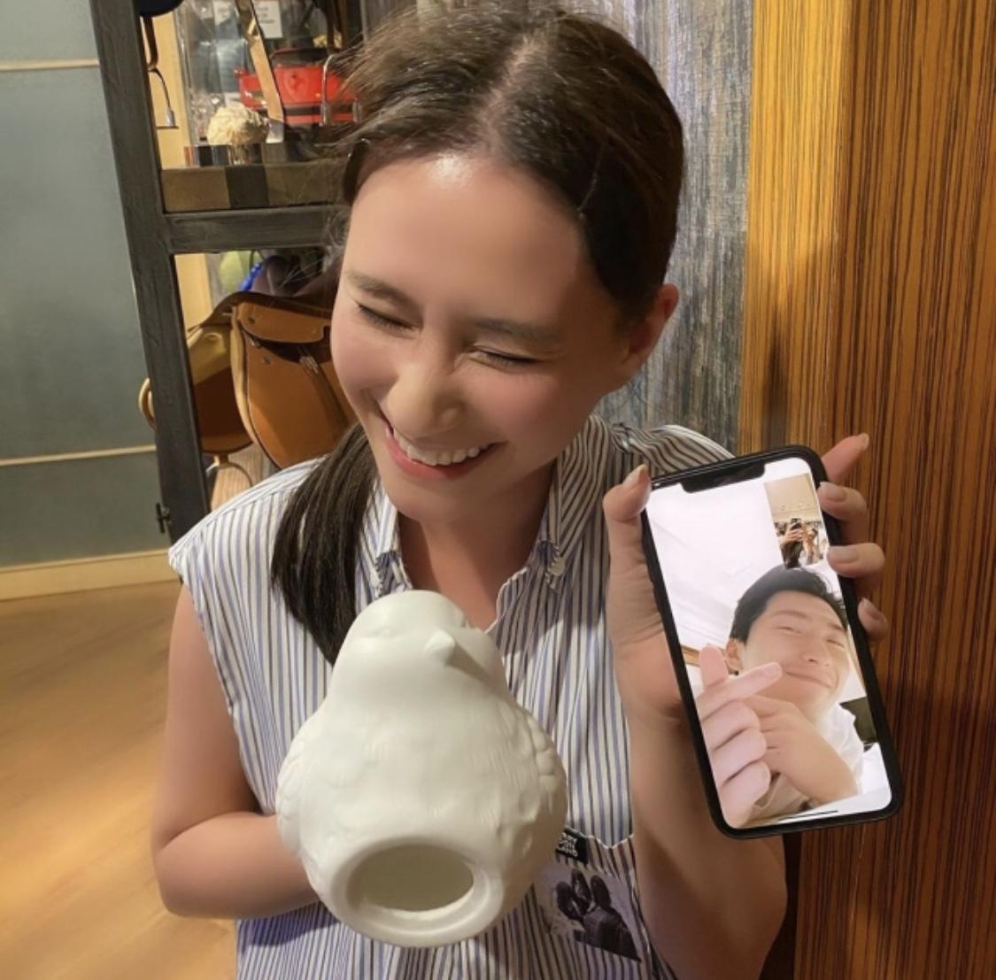 何超莲萌妹一瞬间，一直以为她只有美丽，没想到还有可爱。