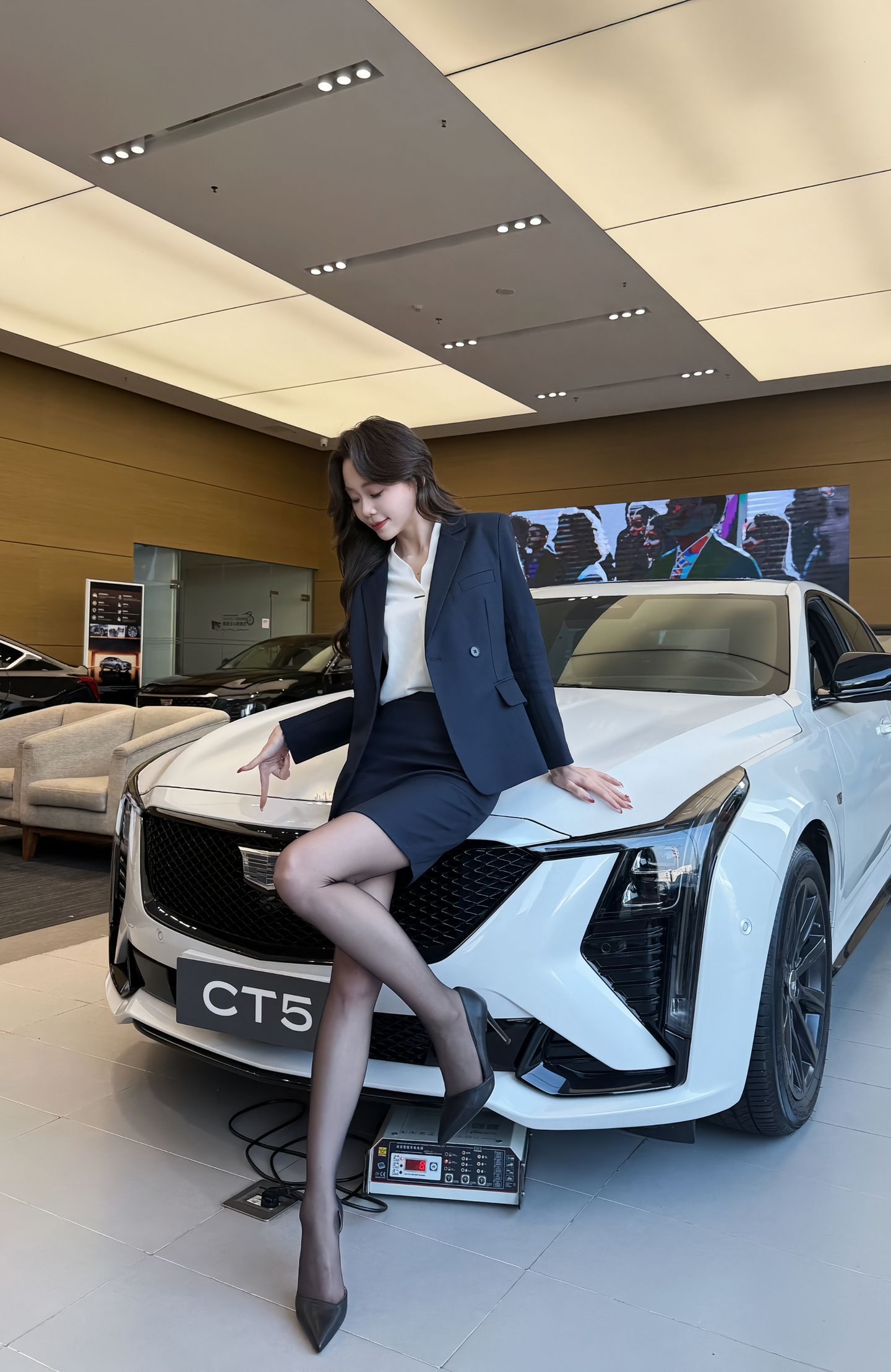 开凯迪拉克接你不行吗 