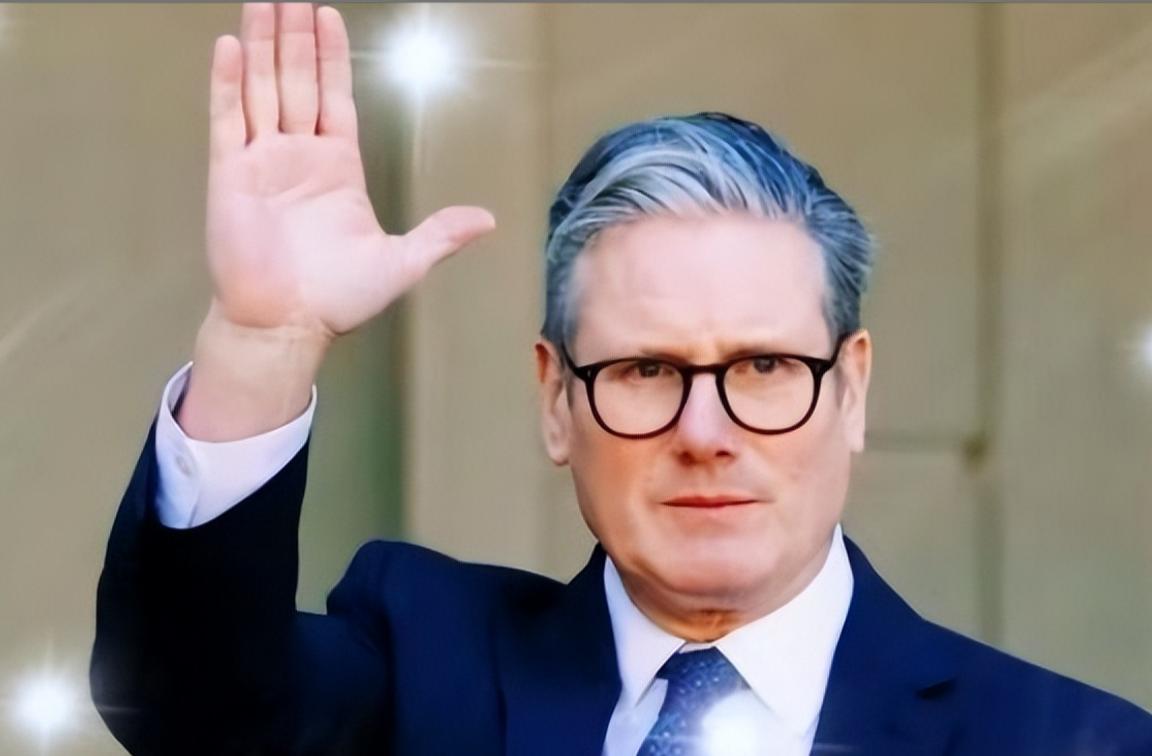 英国首相终于当着全世界的面，把那句心里话给说出来了。他说，中国，是世界三大强国之