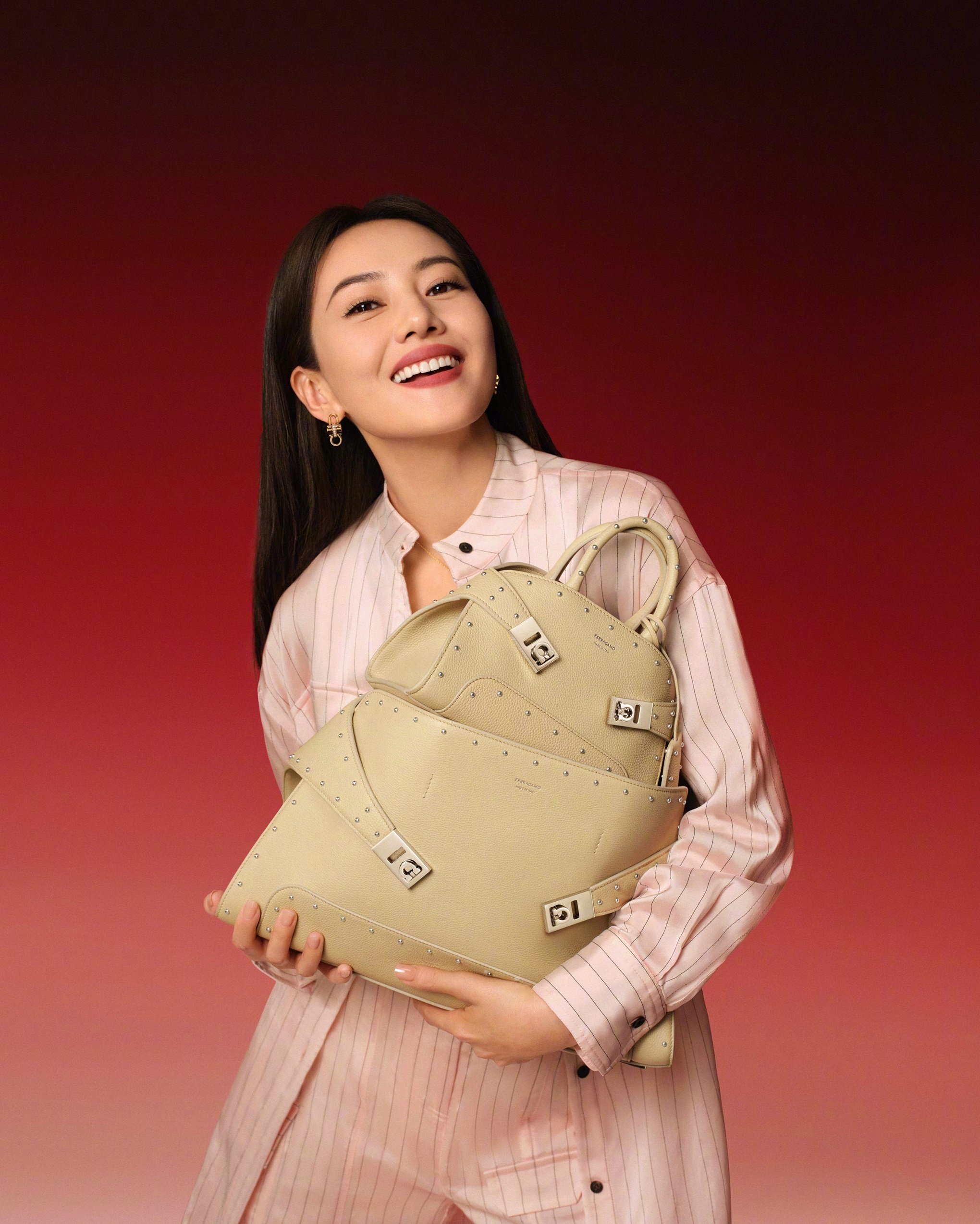Ferragamo 520 Campaign 简直 Big 胆 ‼️    呼叫