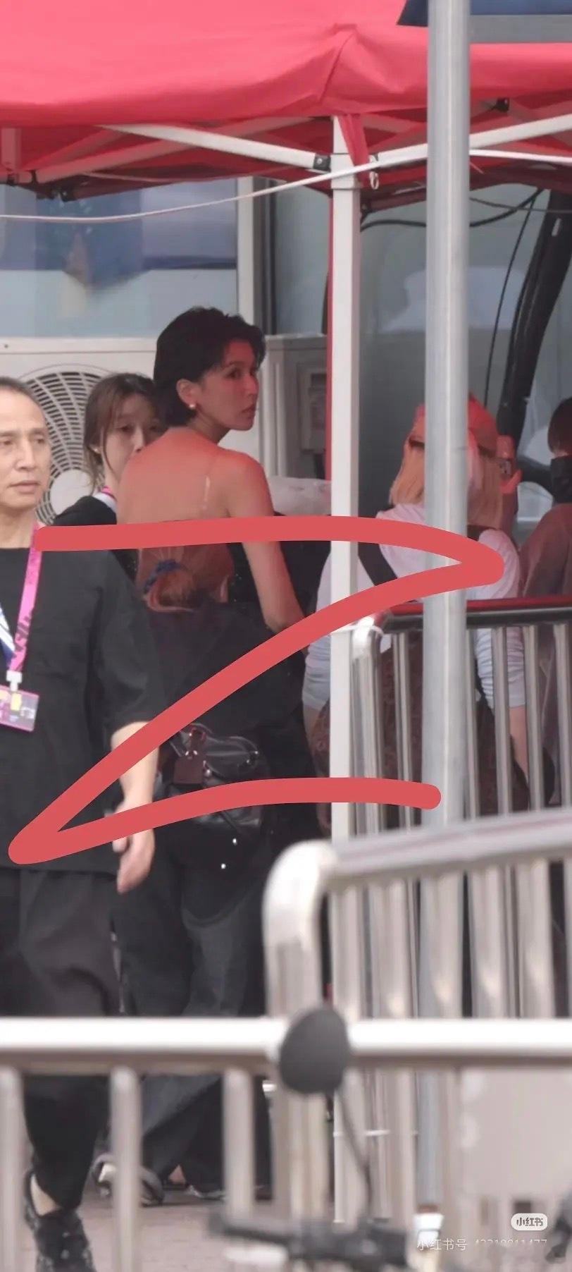 哎呦 曾沛慈队长秀妆造来了 