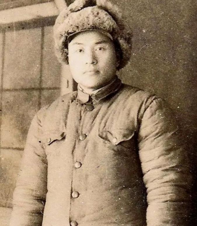 1942年，新四军独立旅一团侦察股长凌少农，私下向日本人购买布料，对方说："你看
