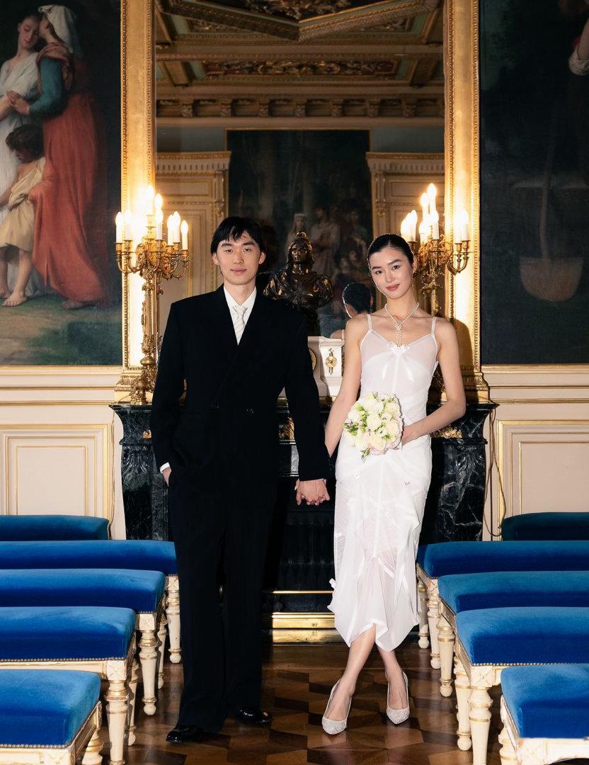 这就结婚了👰🌸🌼！新娘陈瑜身穿俄罗斯设计师品牌Daniil Antsife