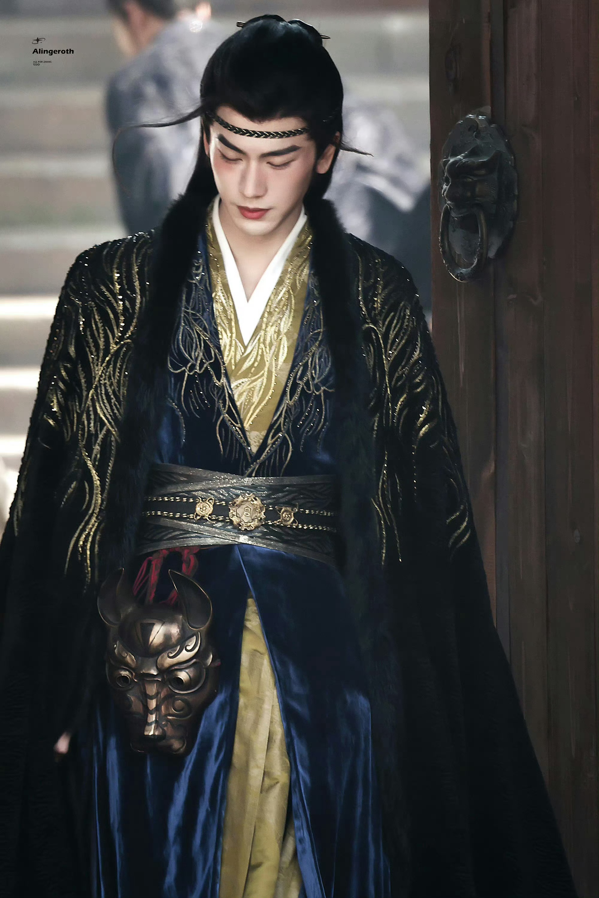 张凌赫五官舒展可太绝了，不愧是凌帝，身高也占一定优势。#郭敬明镜头美学##我吃宫