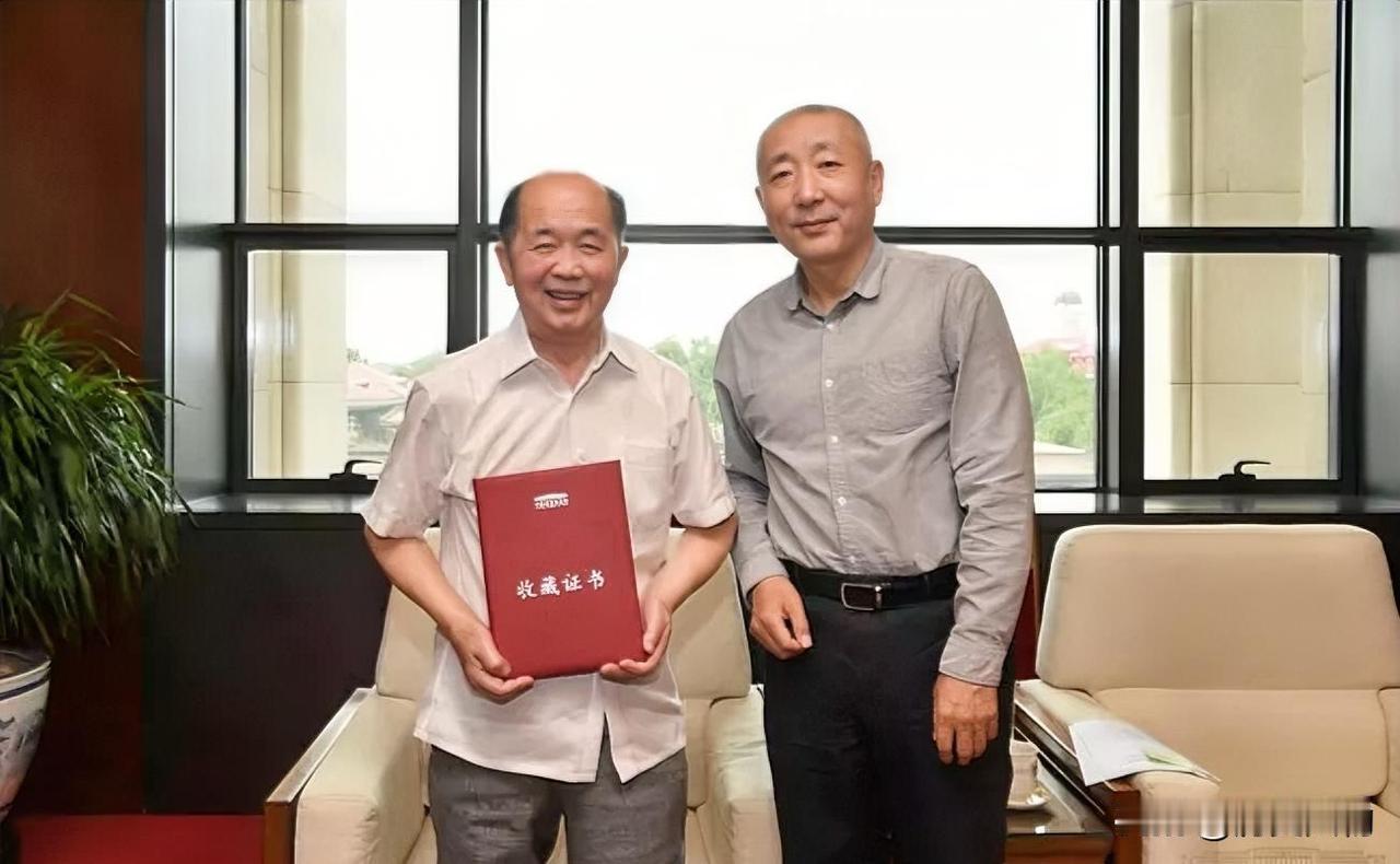 张景芳曾担任毛泽东同志的卫士，隶属于8341中央警卫部队，如今居住在沈阳。他作为