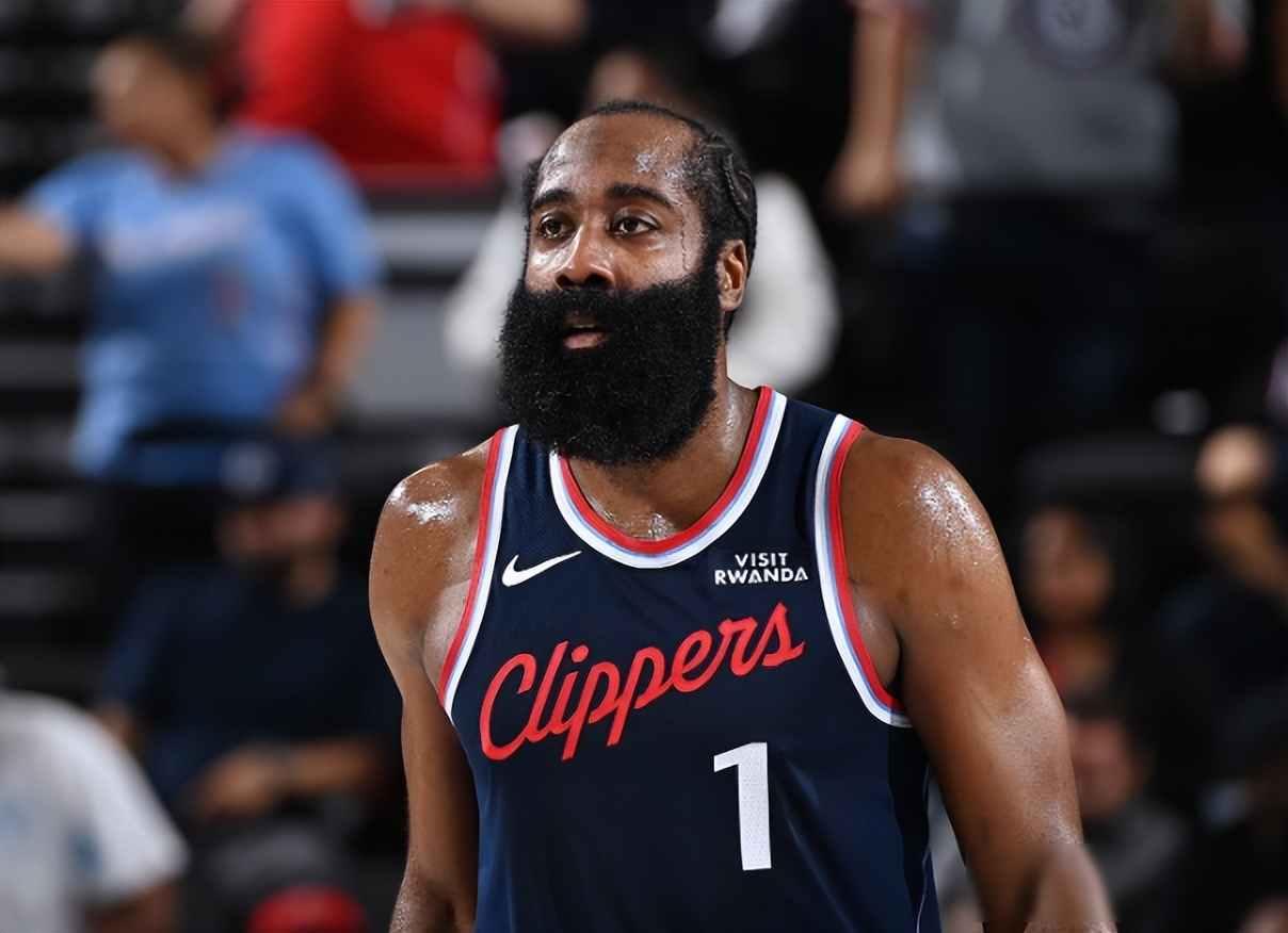 虎头蛇尾！哈登首节17分，关键时刻掉链子，正如他的篮球生涯一样
今天看了场快船对