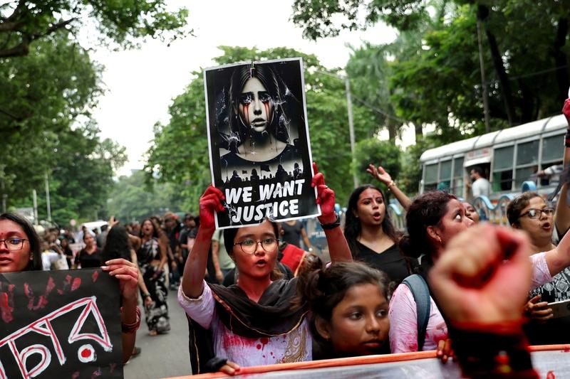 印度女子车内遭轮奸 嫌犯均已落网 印度这强奸案真是让人触目惊心。有个28岁女子深