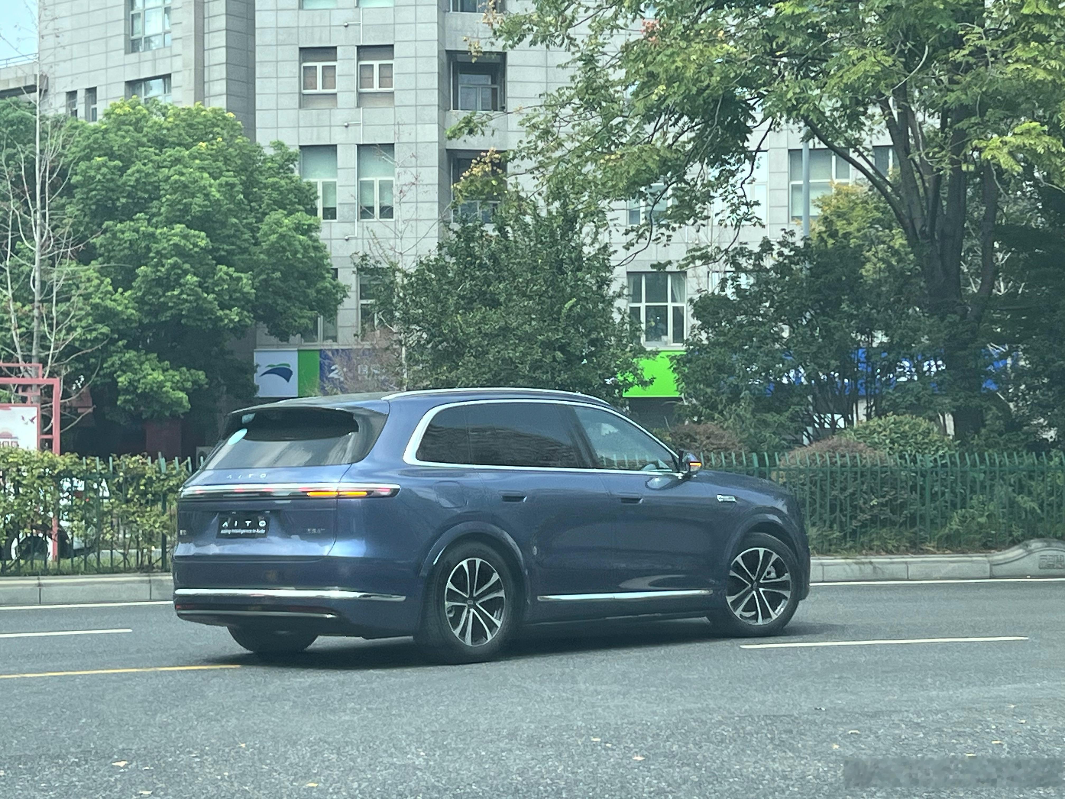 刚出门，看到新M7，也在试驾了问界m7 ​​​
