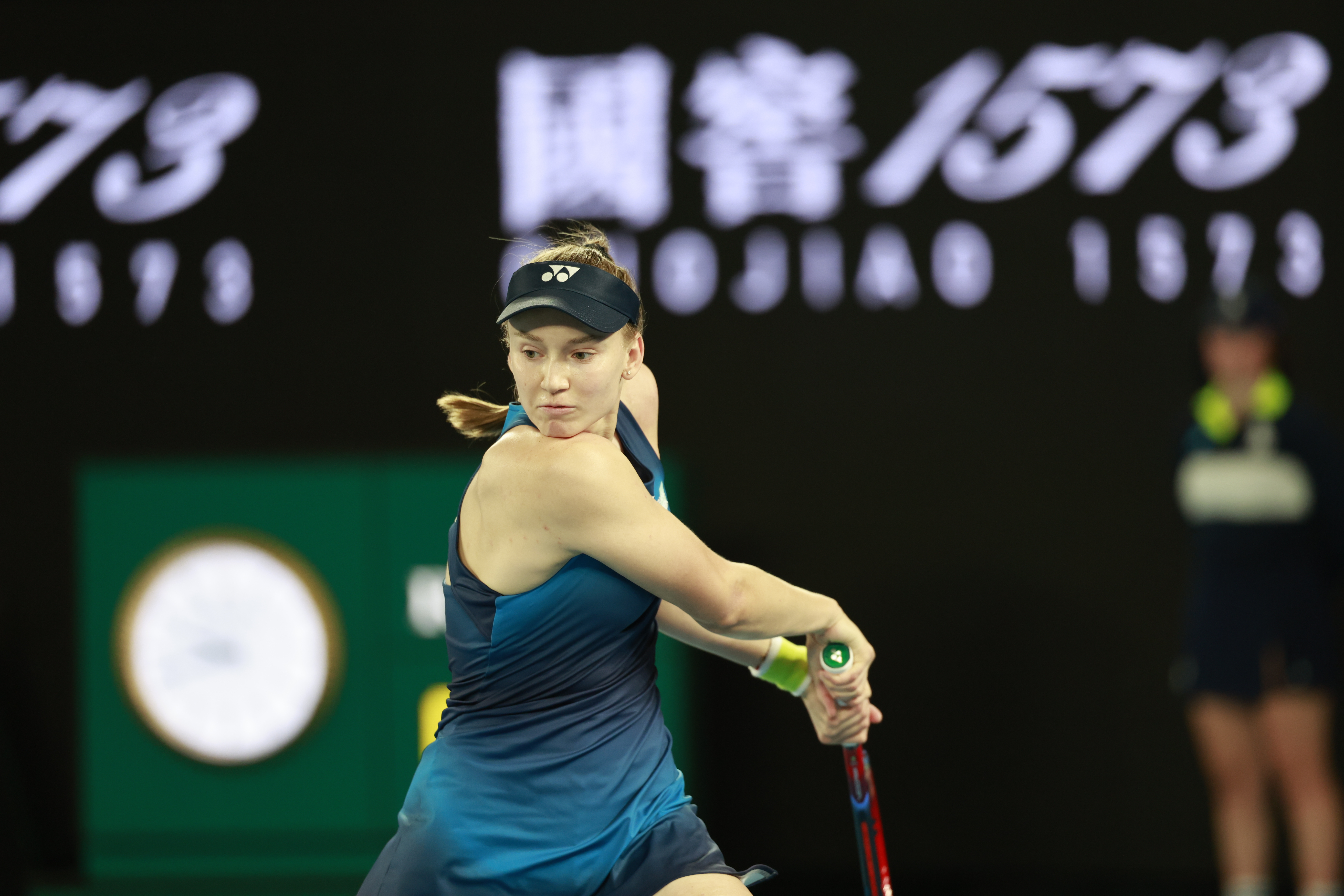 莱巴金娜7-5、6-2击败格拉切娃，闯入澳网第三轮，将战捷克新锐瓦伦托娃。澳网2