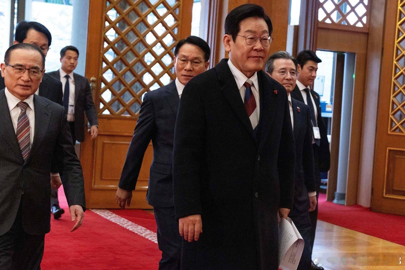 1330天后，韩总统重返青瓦台办公！李在明首次入驻：每天单程通勤8公里，与助手同