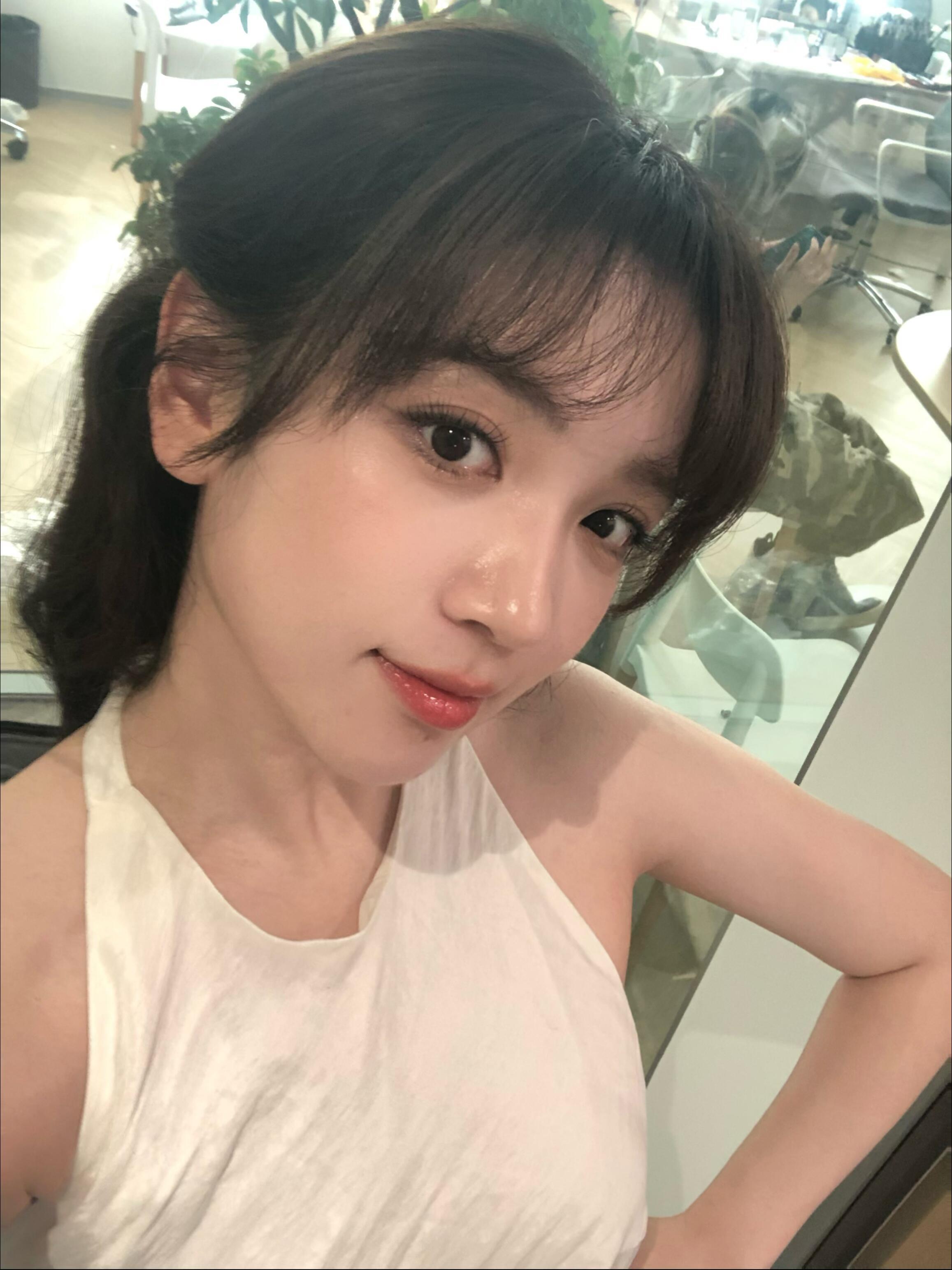 此女从哪里进修了自拍技术，请继续保持好吗 