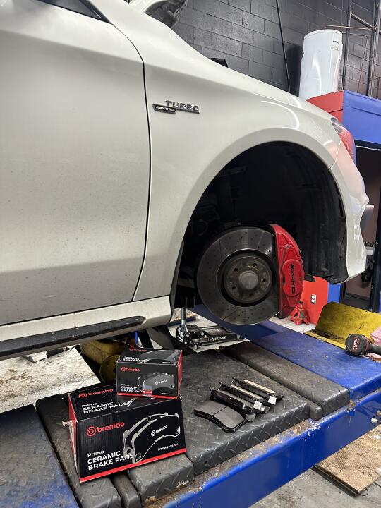 🇨🇦奔驰AMG CLA45更换brembo前后刹车皮