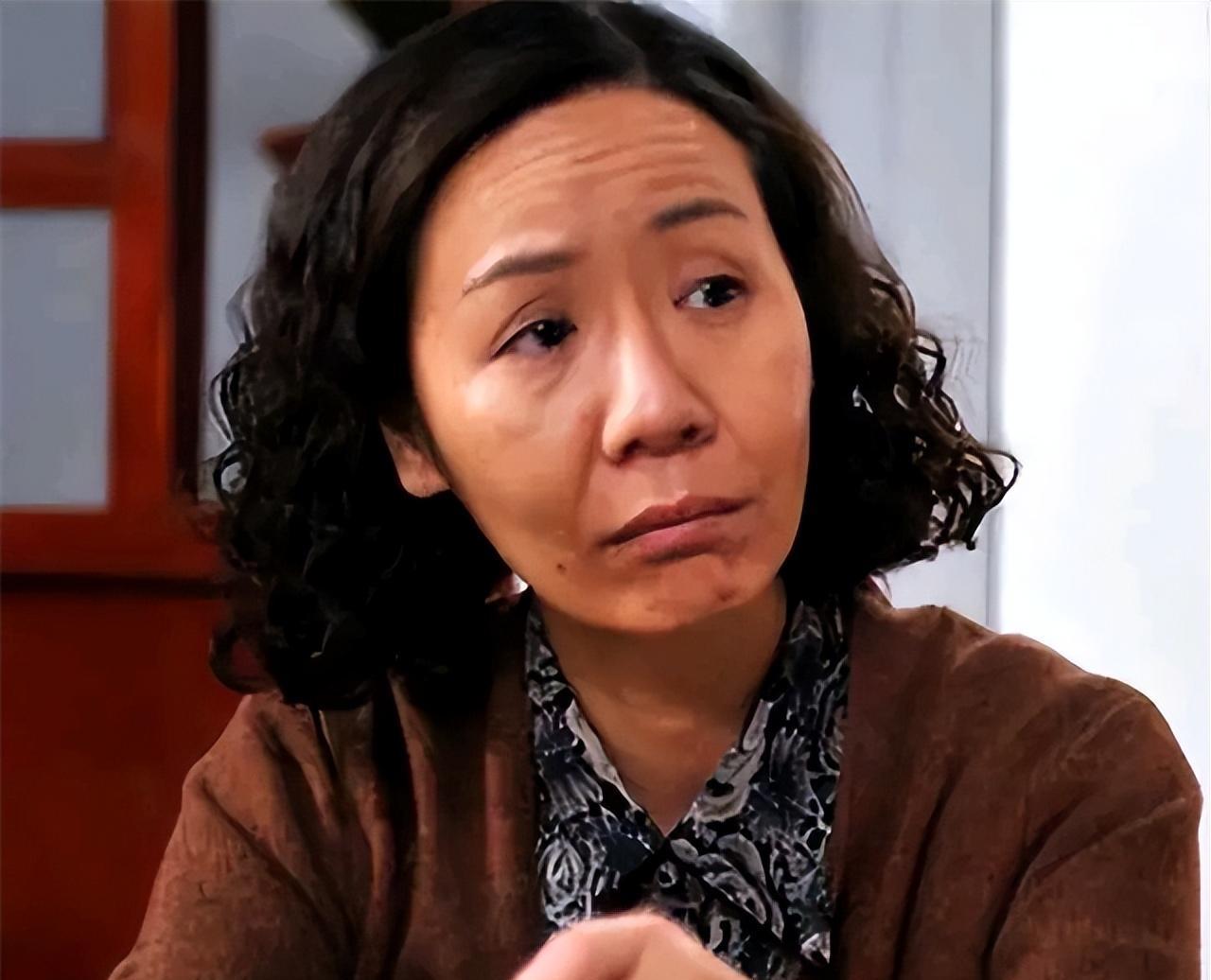 1988年，“中国最丑女演员”杨青到北影面试，监考老师对她说：“你的形象太差了，