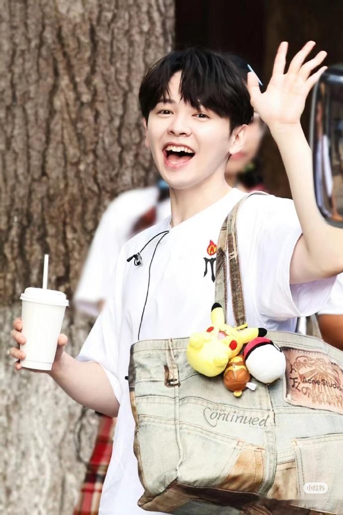 #尤长靖到底有多喜欢宝可梦#小尤队长不仅自己沉浸于皮卡丘的魅力，还化身成为宝可梦