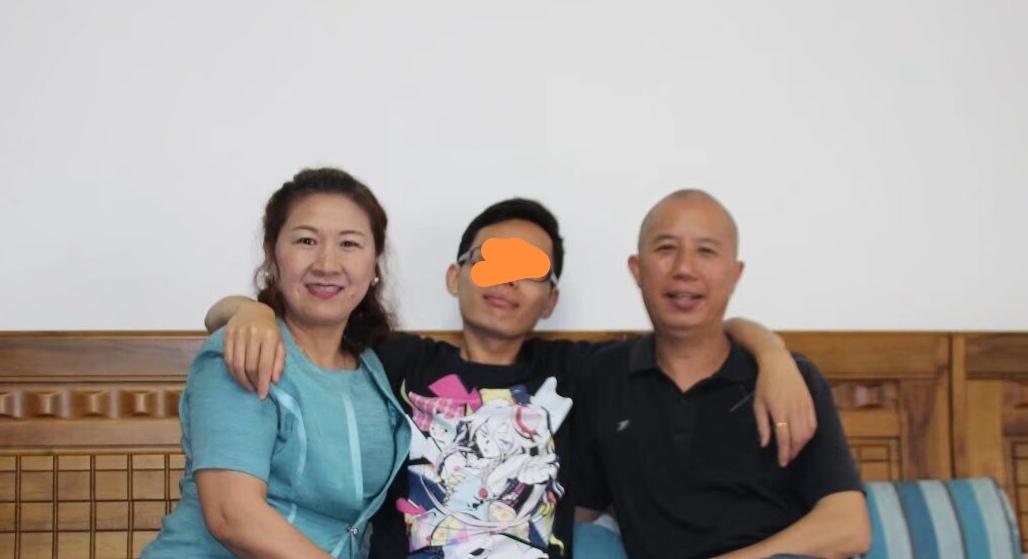 无人扶我青云志
无人与我好学堂
去年12月母亲的丧葬费发了下来，我领了一半出来送