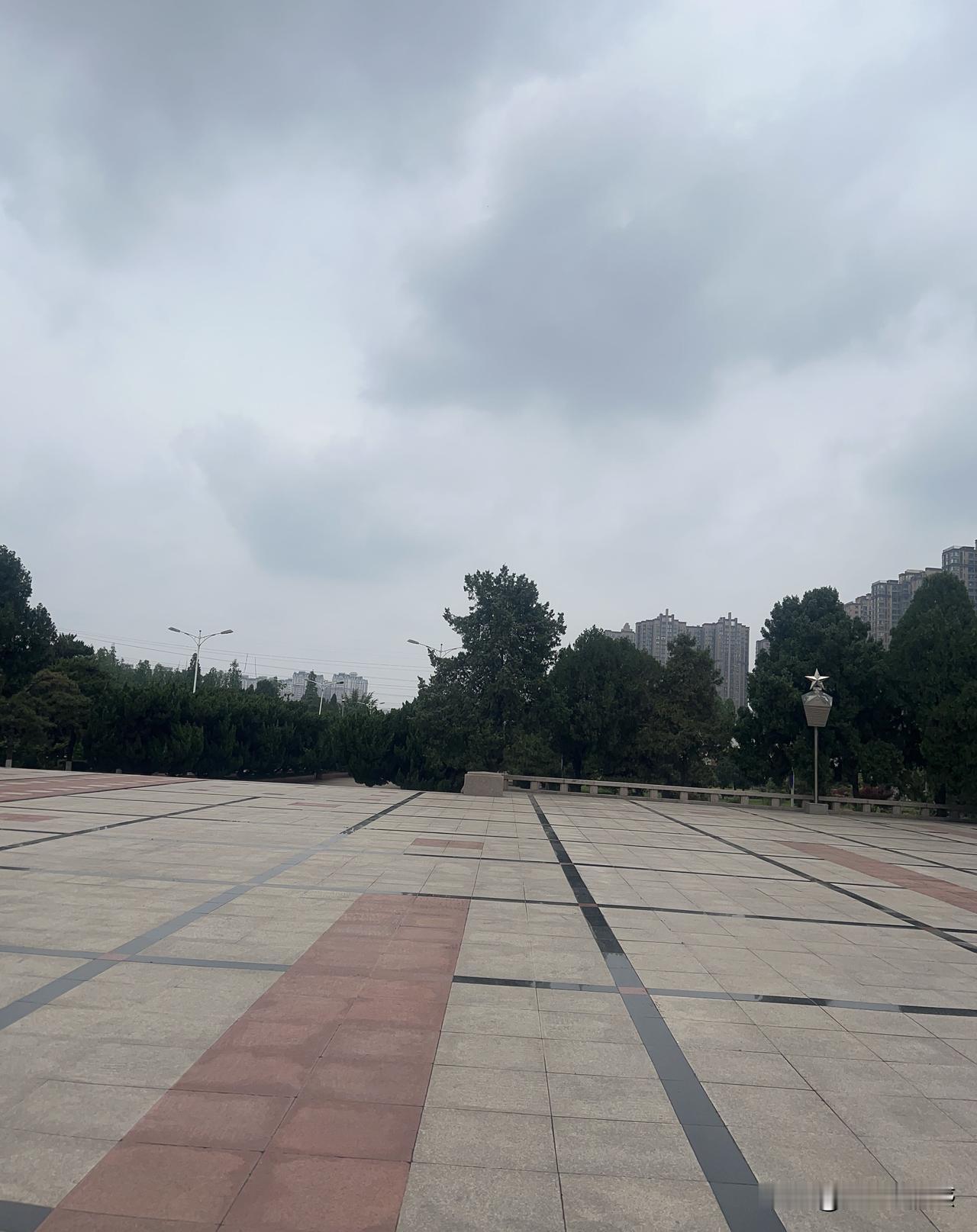 上联：有缘千里来相会；诚邀下联有愿一生永伴陪