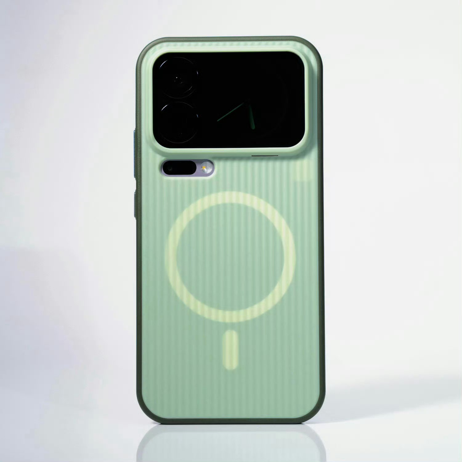 今年最受欢迎的两款共创新配色，取自山与海一款生生不息，充满生机的岚青⛰️一款海阔