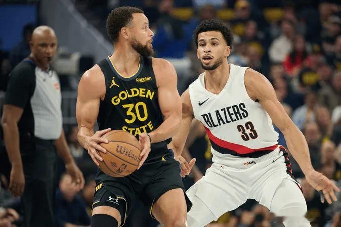 11月22日讯 今日NBA杯小组赛，勇士123-127不敌开拓者，火箭103-1