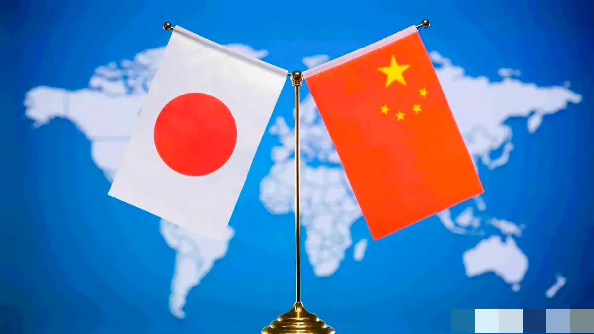 日本国内很破防！对于我们外交部亚洲司司长刘劲松双手插兜的动作，日本方面普遍感到不