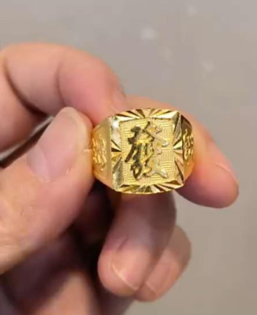 昨老公兴奋得跟结婚的新郎一样，
一整天嘴角都是上扬的，
直到昨晚十二点左右，
那