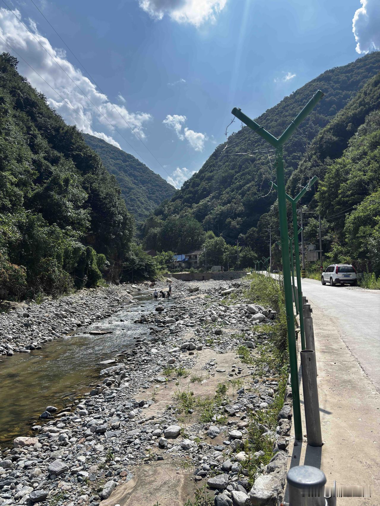 蓝田红门寺随拍，这是7月25日拍的，前段时间这里下雨，有些路段被毁，不知道这里有