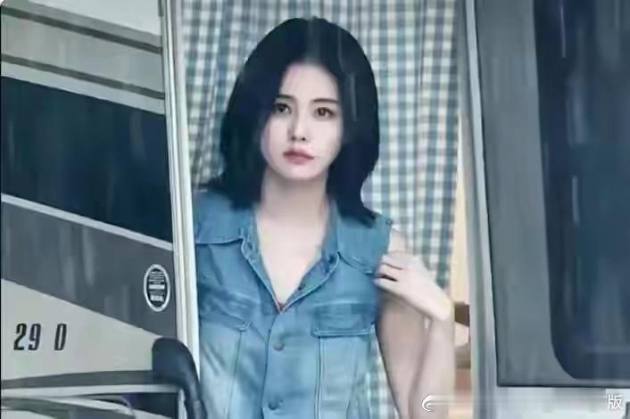 白鹿剪短发引争议，粉丝吵翻天，发型真能改写一个人的路吗 