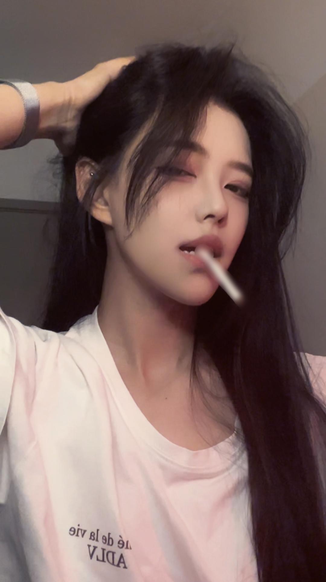 宝宝开车不要接打电话 不然别人就加速了