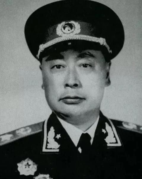 1937年4月，陈毅被叛徒陈宏诱骗下山，陈毅下山后因口渴，向一位正在洗衣服的少妇