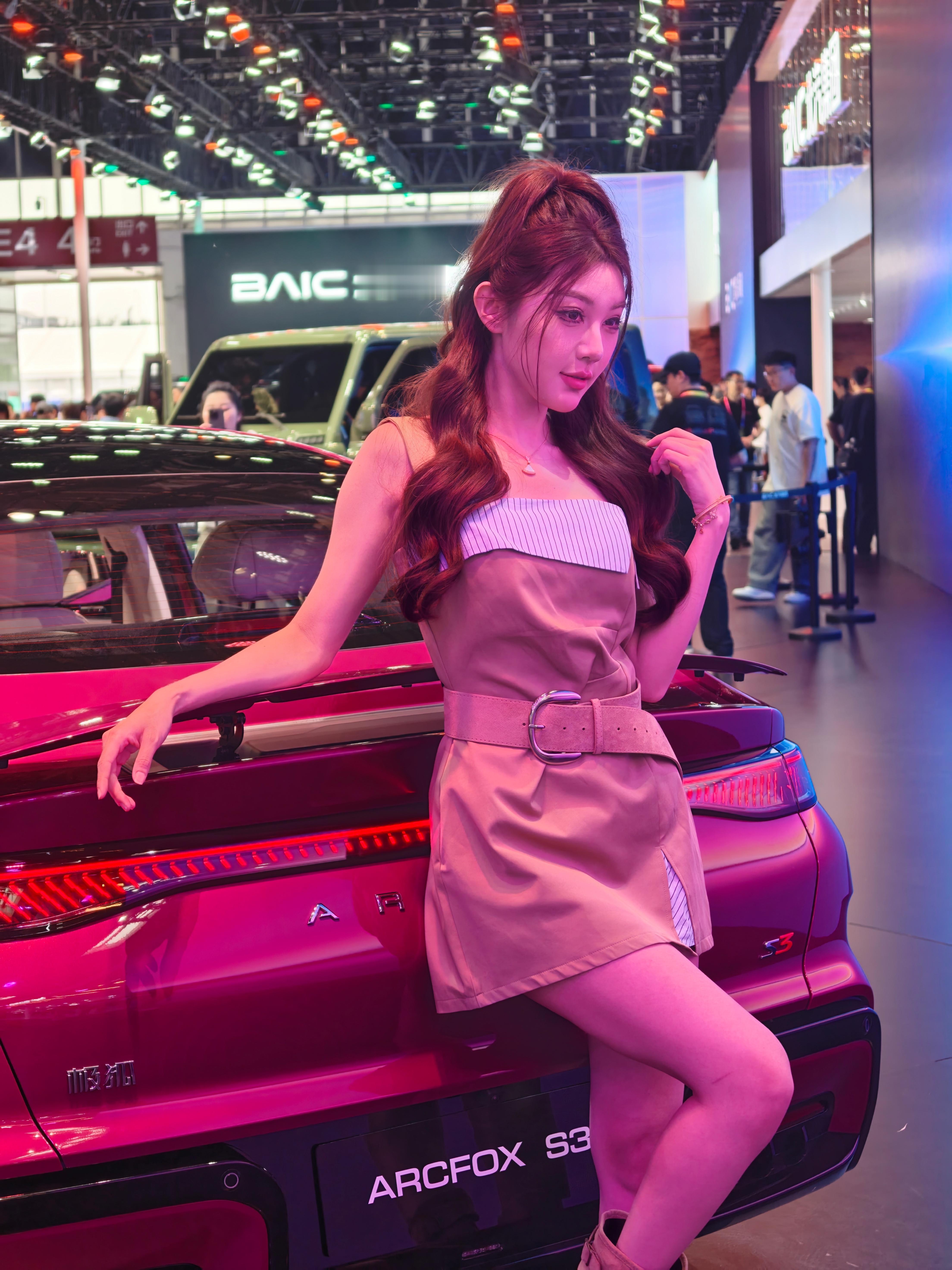北京车展走断腿2026北京车展 累觉不爱，今年拍车模我退出比赛了。 