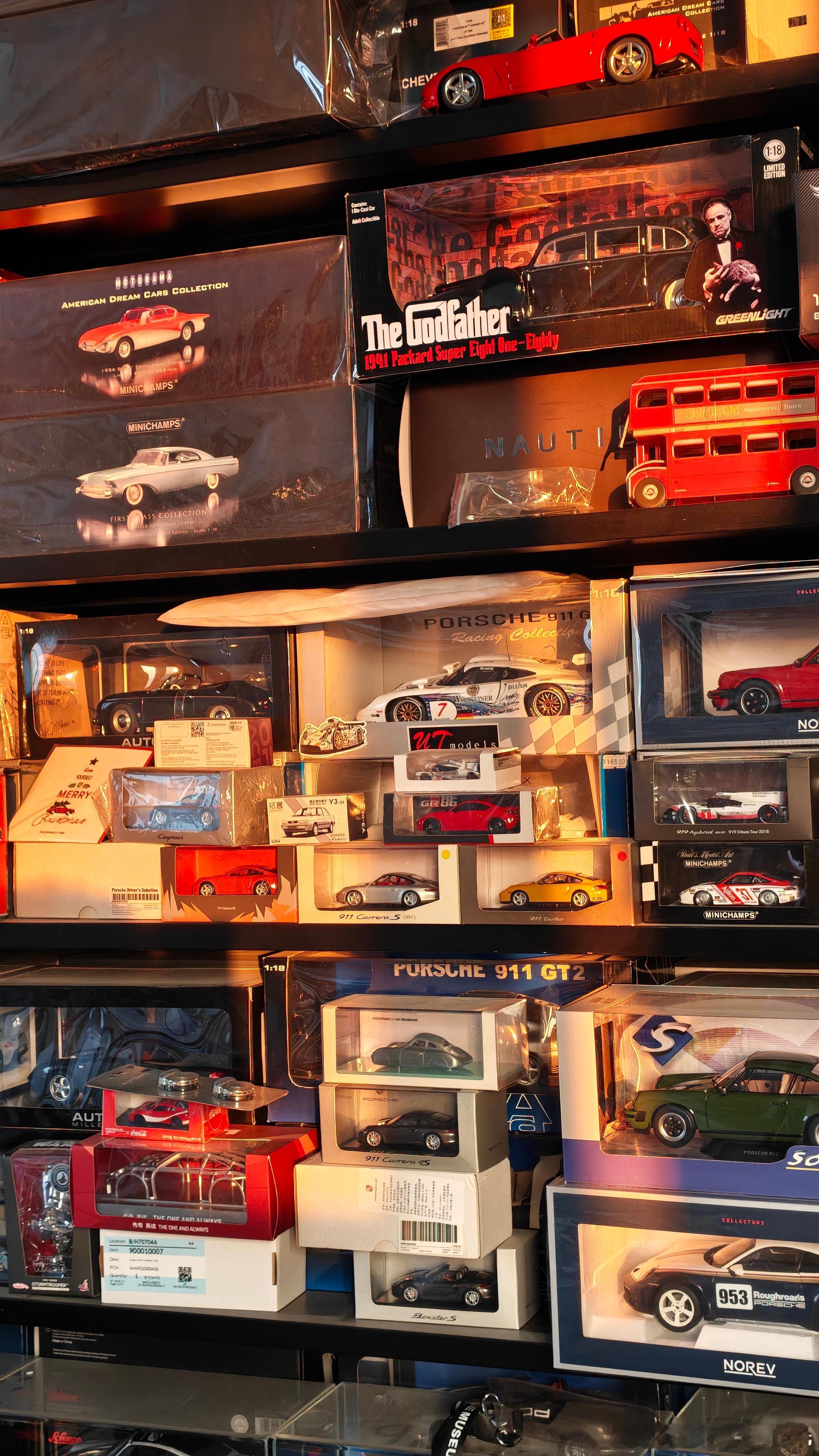 夕阳的黄光照在模型上，焕发出一种浓烈的属于时光的美。 