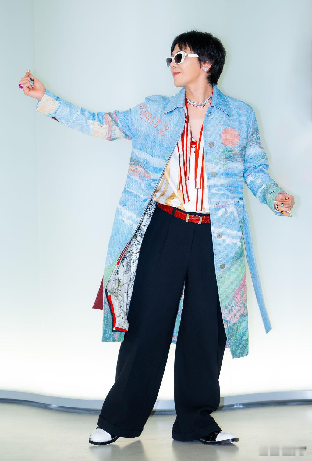 权志龙出席香奈儿大秀 