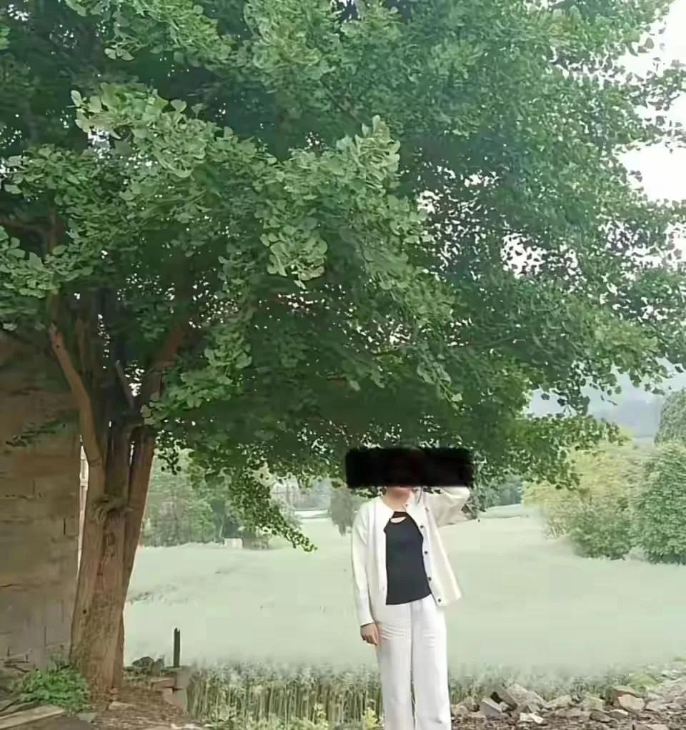 14岁男生借口送女同学回家，
路上竟下毒手！
父母千里外打工，接到的却是女儿死讯